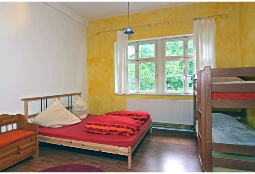 Jetpak Ecolodge   Hostel