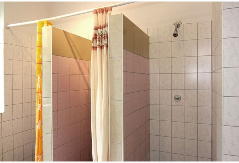 Jetpak Ecolodge   Hostel