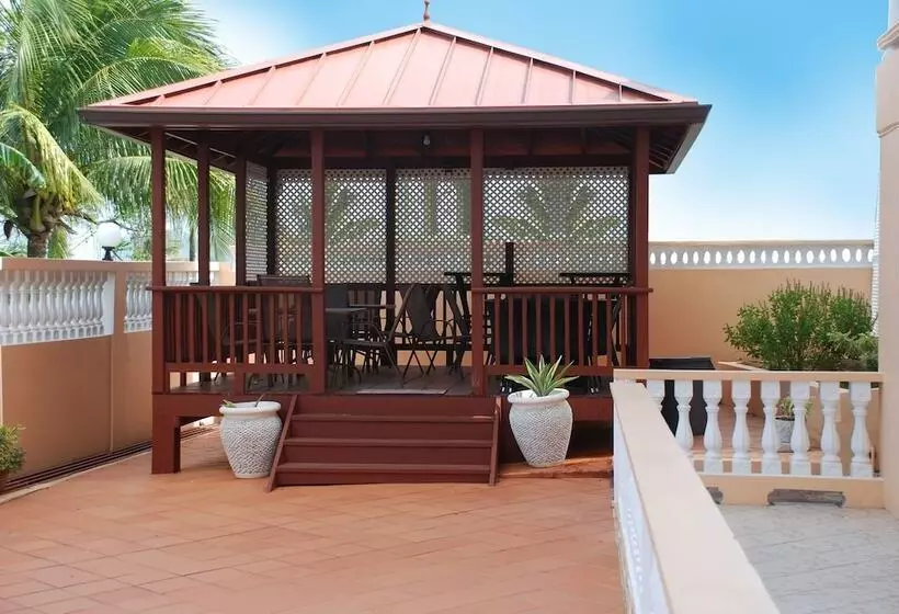 Majatalo Aupic Paradise