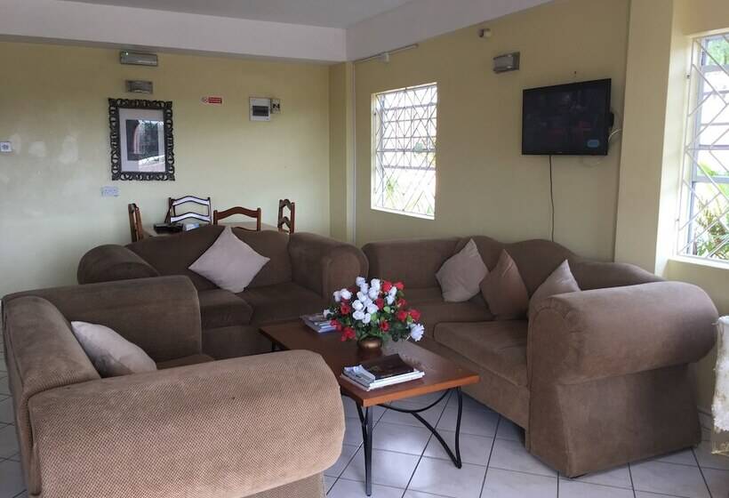 پانسیون Aupic Paradise