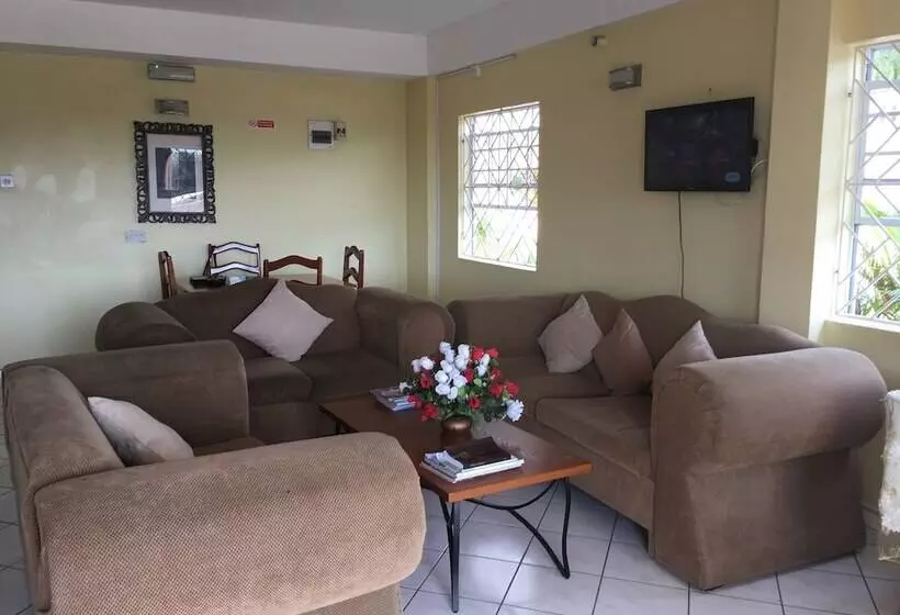 Majatalo Aupic Paradise