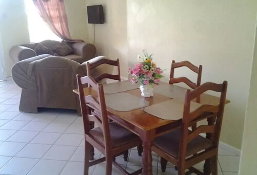 Majatalo Aupic Paradise