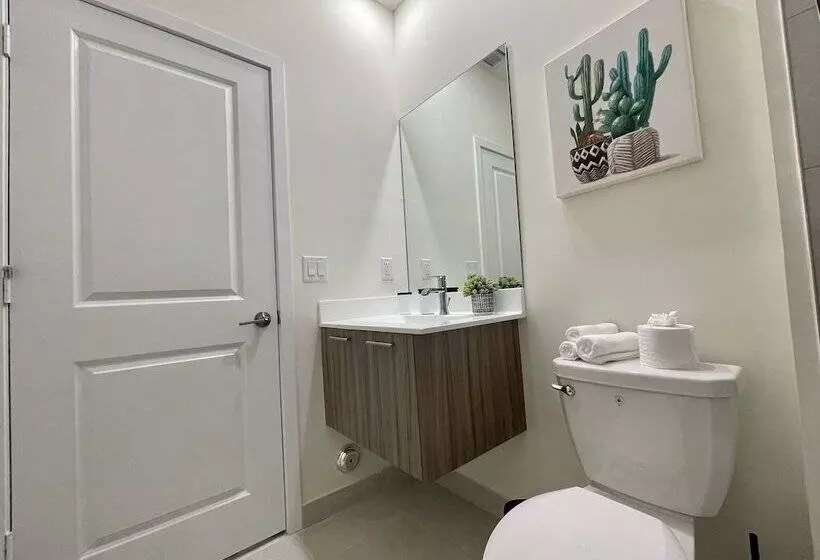 Majatalo Rare Find! New Corner House By Mia Best Of Doral