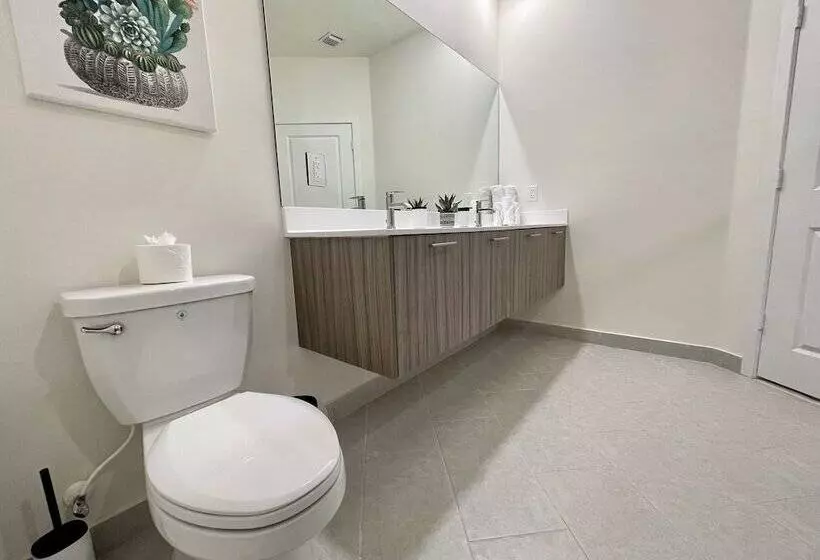 Majatalo Rare Find! New Corner House By Mia Best Of Doral