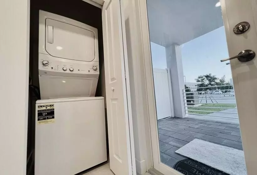 Majatalo Rare Find! New Corner House By Mia Best Of Doral