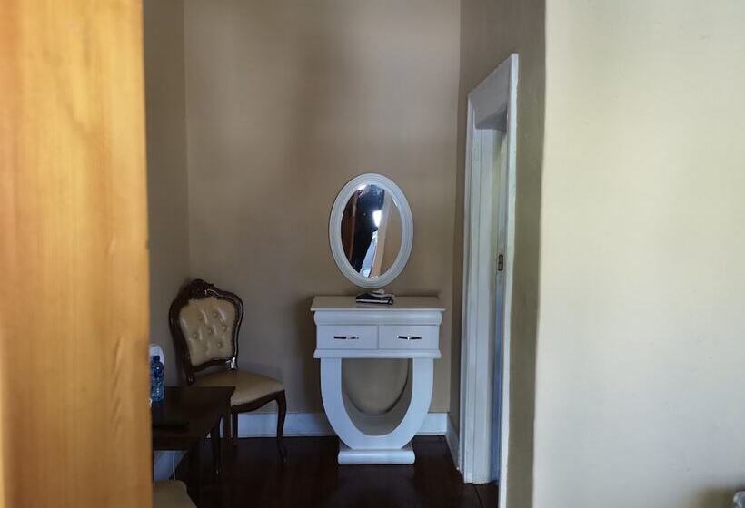 Pensió Ui Elemea Suites