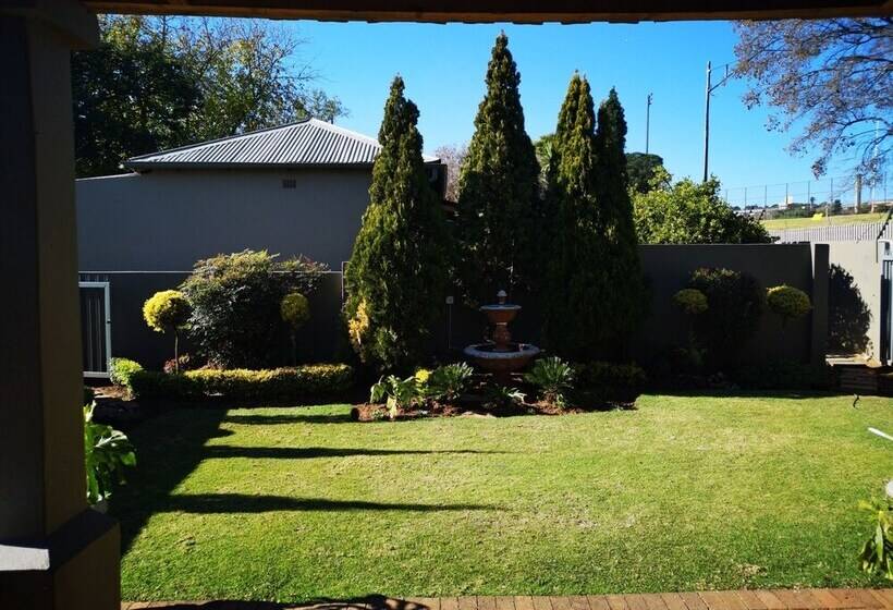 Pensió Ui Elemea Suites