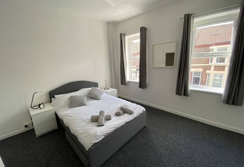 اقامتگاه Beautiful Modern 3 Bed House In Wallasey Near City