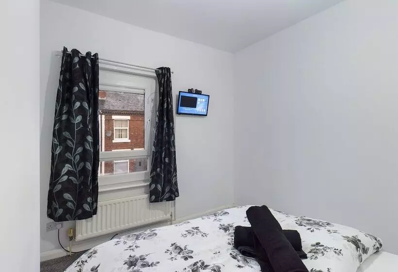 レジデンス Lovely! 2 Bed House Located In Soke On Trent