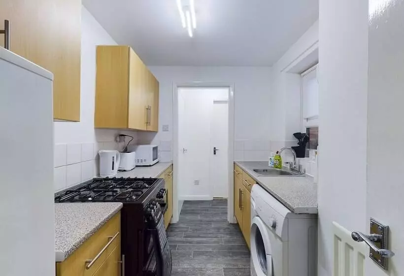 レジデンス Lovely! 2 Bed House Located In Soke On Trent