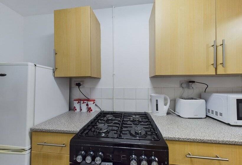 住所 Lovely! 2 Bed House Located In Soke On Trent