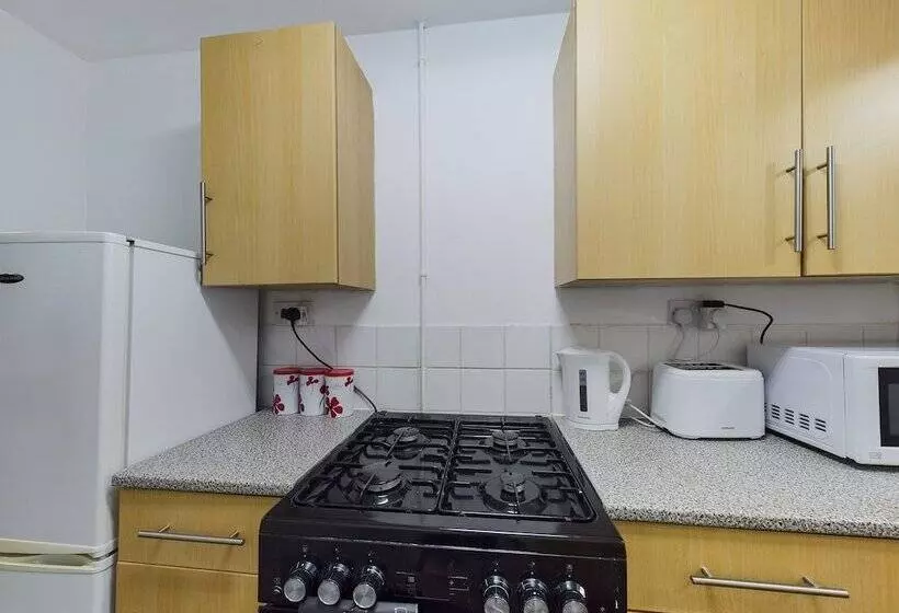 レジデンス Lovely! 2 Bed House Located In Soke On Trent