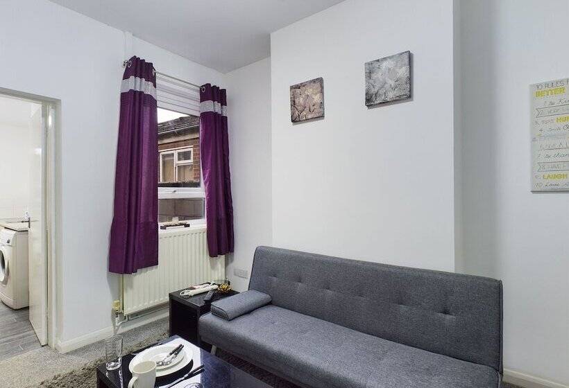 住所 Lovely! 2 Bed House Located In Soke On Trent