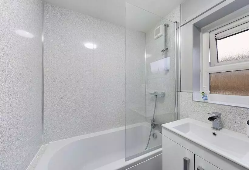 レジデンス Lovely! 2 Bed House Located In Soke On Trent