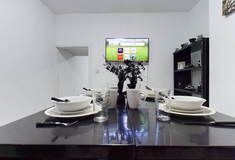 住所 Lovely! 2 Bed House Located In Soke On Trent