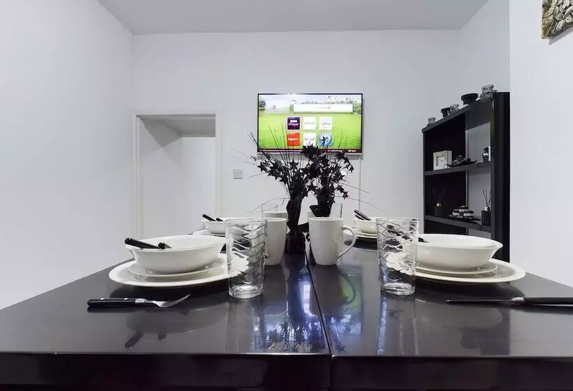 レジデンス Lovely! 2 Bed House Located In Soke On Trent