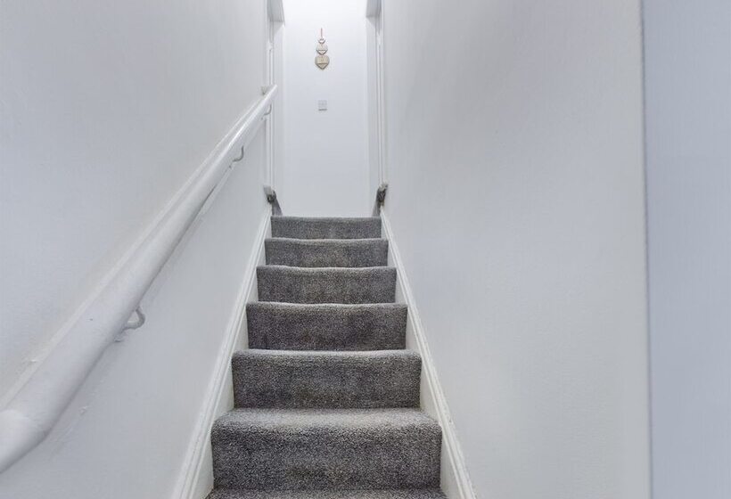 住所 Lovely! 2 Bed House Located In Soke On Trent