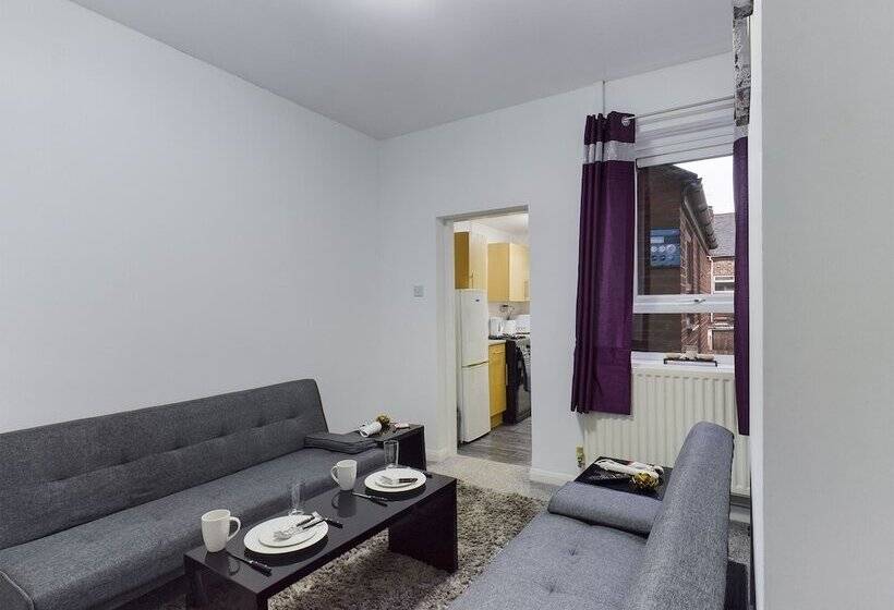 住所 Lovely! 2 Bed House Located In Soke On Trent