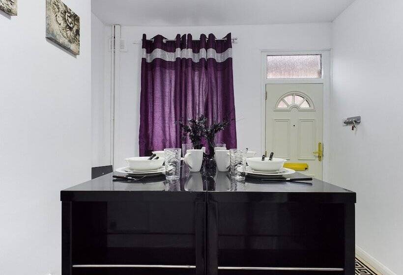 住所 Lovely! 2 Bed House Located In Soke On Trent