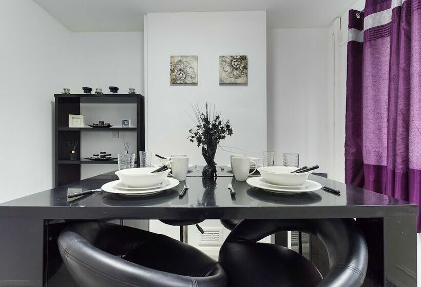 住所 Lovely! 2 Bed House Located In Soke On Trent