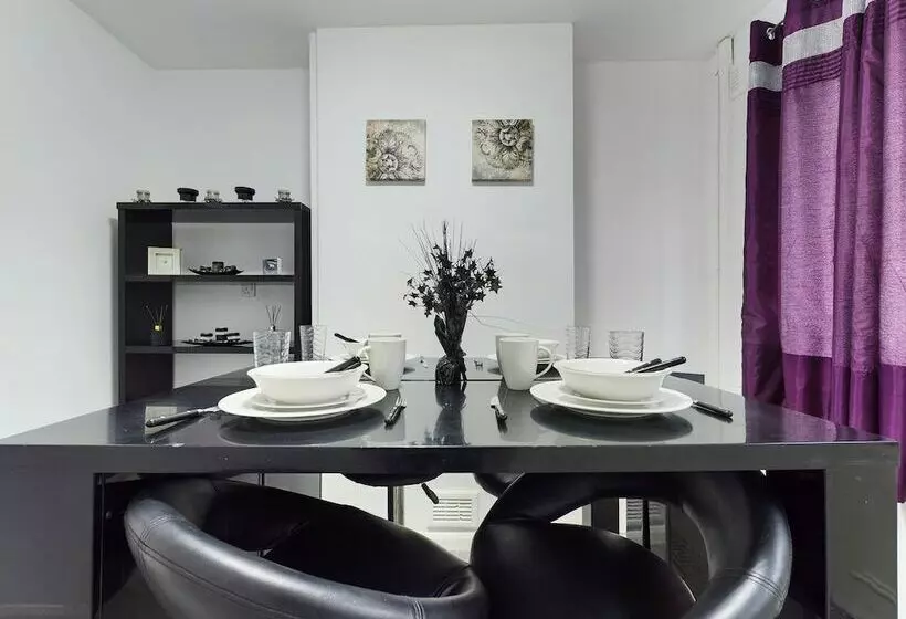 レジデンス Lovely! 2 Bed House Located In Soke On Trent