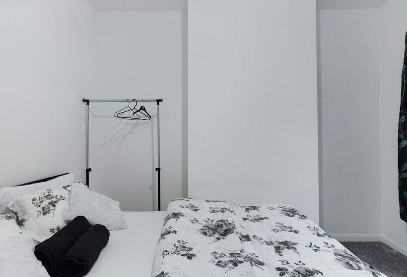 住所 Lovely! 2 Bed House Located In Soke On Trent