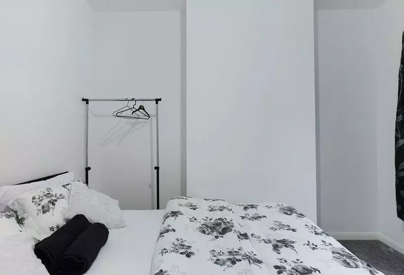 レジデンス Lovely! 2 Bed House Located In Soke On Trent