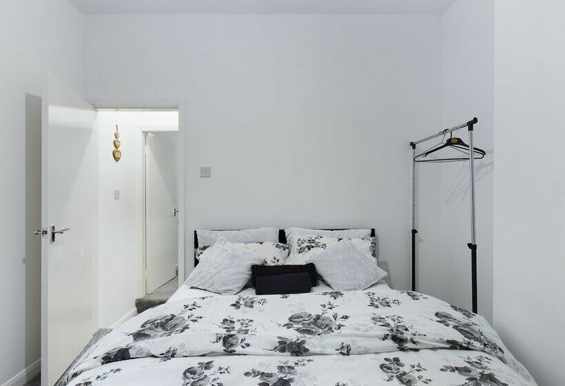 住所 Lovely! 2 Bed House Located In Soke On Trent