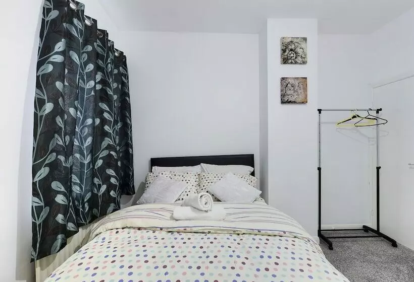 レジデンス Lovely! 2 Bed House Located In Soke On Trent