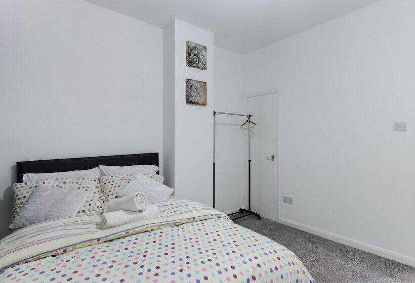 住所 Lovely! 2 Bed House Located In Soke On Trent