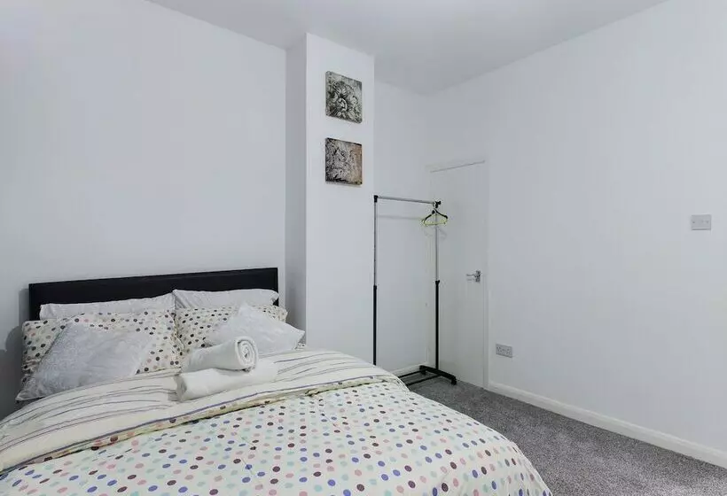 レジデンス Lovely! 2 Bed House Located In Soke On Trent