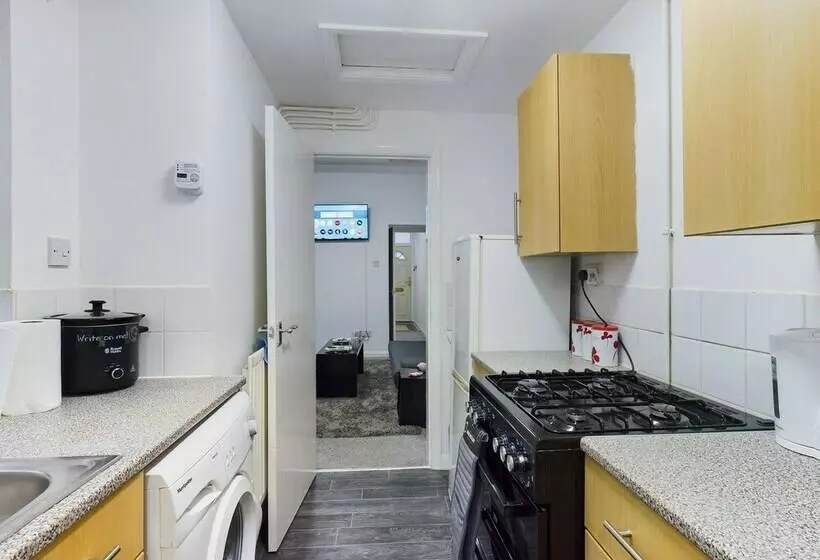 レジデンス Lovely! 2 Bed House Located In Soke On Trent