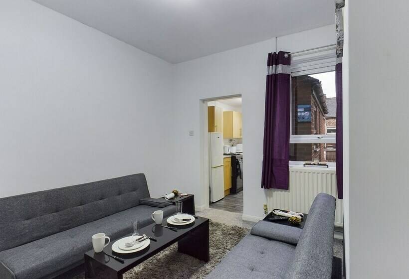 住所 Lovely! 2 Bed House Located In Soke On Trent