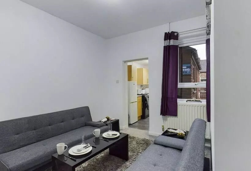 レジデンス Lovely! 2 Bed House Located In Soke On Trent