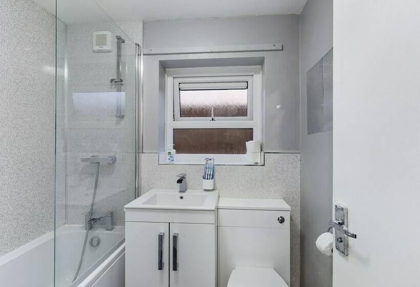 住所 Lovely! 2 Bed House Located In Soke On Trent