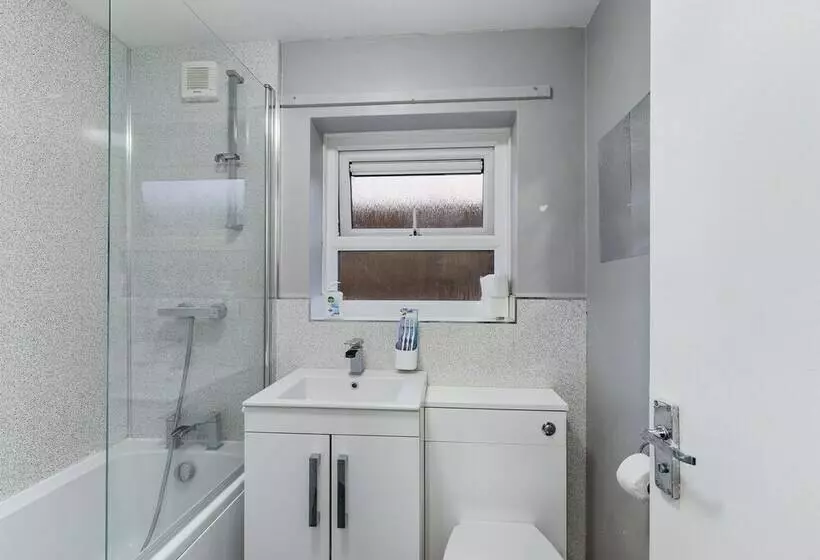 レジデンス Lovely! 2 Bed House Located In Soke On Trent