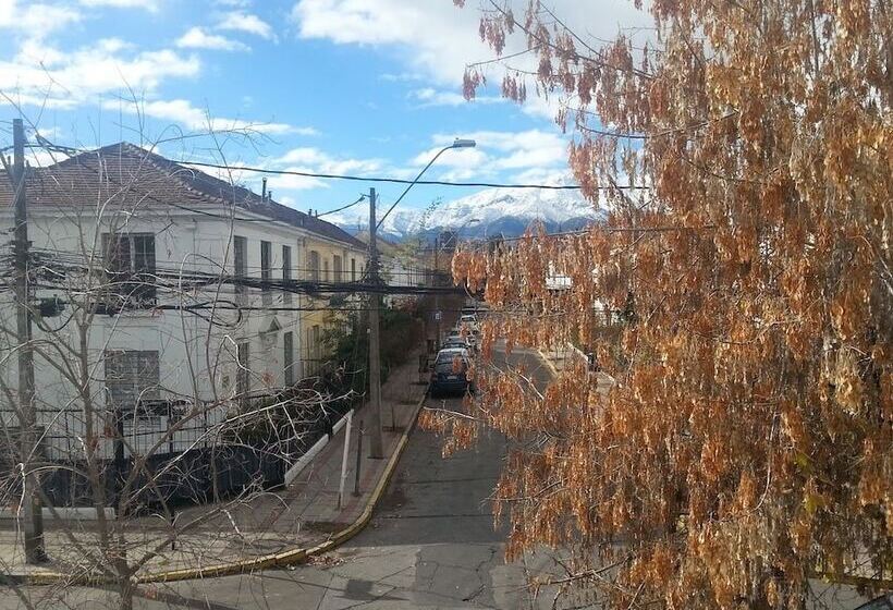 Vuelta Al Mundo Hostel