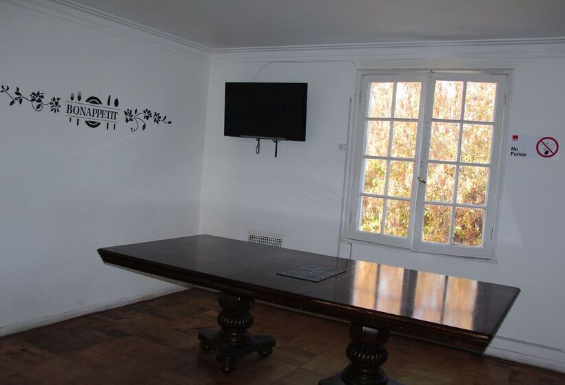 Vuelta Al Mundo Hostel