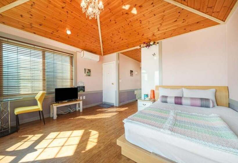 Ganghwado Pine Tree Pension