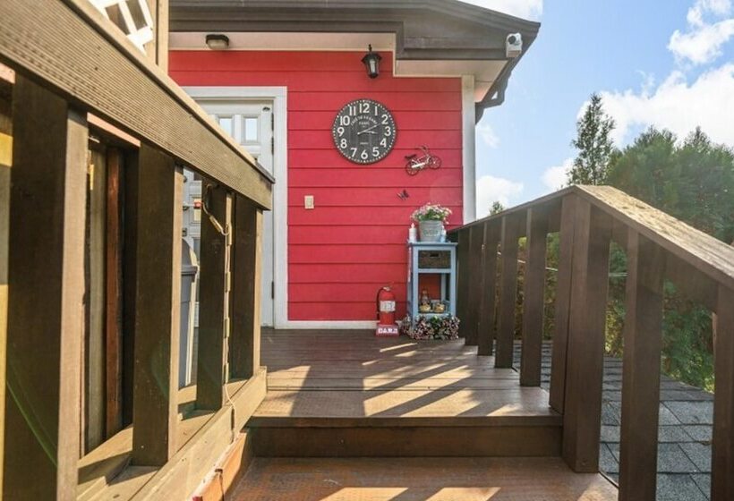 Ganghwado Pine Tree Pension