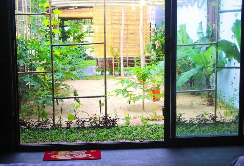 پانسیون Ba's Garden Beachside Homestay