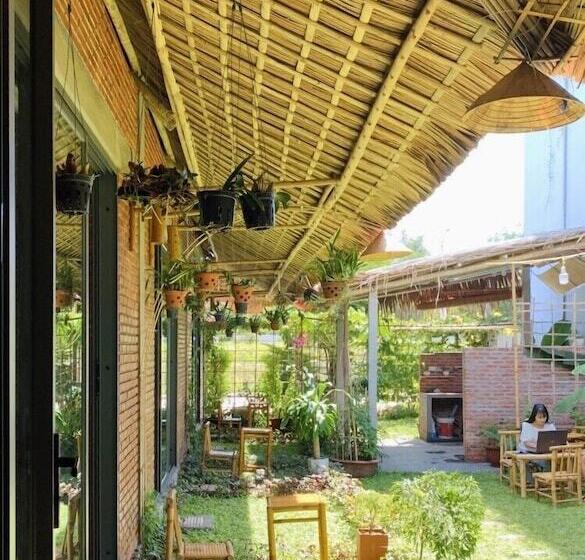 پانسیون Ba's Garden Beachside Homestay