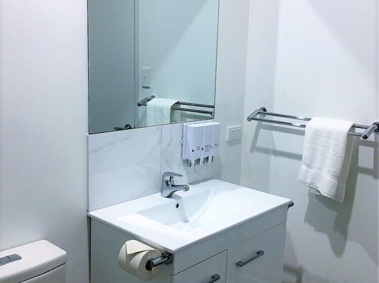 בית מלון כפרי Lake Tinaroo Holiday Park