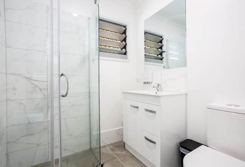 בית מלון כפרי Lake Tinaroo Holiday Park