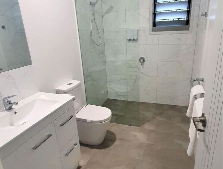 בית מלון כפרי Lake Tinaroo Holiday Park