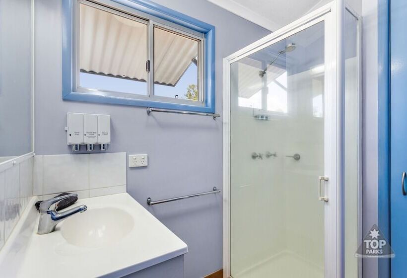 בית מלון כפרי Lake Tinaroo Holiday Park