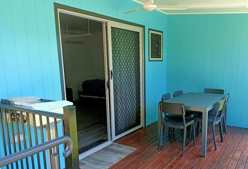 בית מלון כפרי Lake Tinaroo Holiday Park