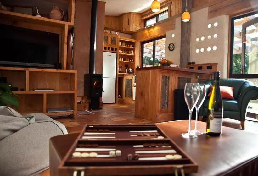 تختخواب و صبحانه Earthstead Villas