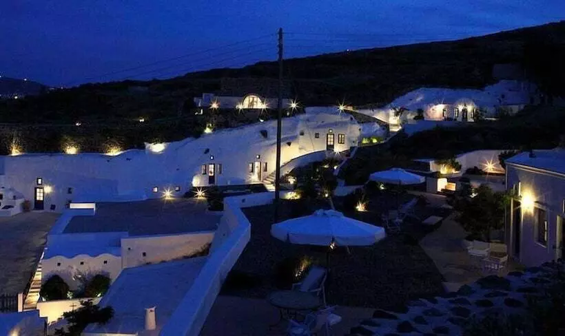 هتل Aghios Artemios Traditional Houses