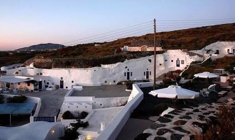 هتل Aghios Artemios Traditional Houses